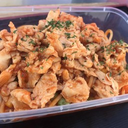 สปาเก็ตตี้พาสต้าไก่(ซอสแดงไม่เผ็ด)