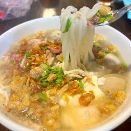ก๋วยจั๊บญวน& ก๋วยเตี๋ยวหมูน้ำตก & ชากาแฟ  ซอยท่าน้ำ ข้างๆโกดังญี่ปุ่น