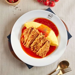 ข้าวห่อไข่หน้าไก่ทอดราดซอสมะเขือเทศ