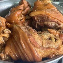 ขาหมู 1 ขาพร้อม เล็บ ครบชุด