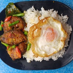 ข้าว+พริกแกงปลาดุกทอดกรอบ+ไข่ดาว