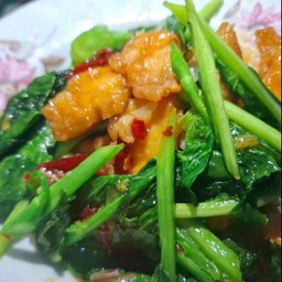 ข้าวคะน้าไก่กรอบ