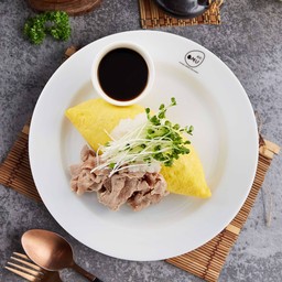 ข้าวห่อไข่หน้าหมูชาบูและหัวไชเท้าฝนราดซอสสไตล์ญี่ปุ่น