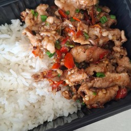 ข้าวไก่ (ผัดพริกขี้หนู)