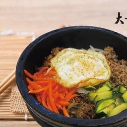 ข้าวยำเกาหลีหม้อร้อน 돌솥비빔밥