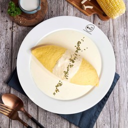 ข้าวห่อไข่ราดครีมซอส