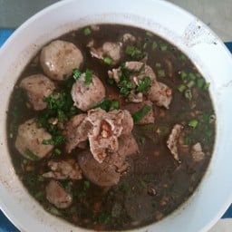 ก๊วยเตี๋ยวน้ำตกหมู เจ๊ออย