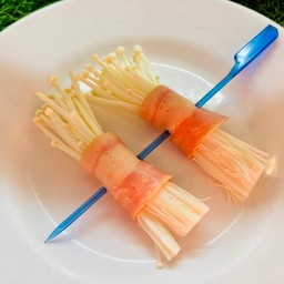 เบคอนพันเห็ดเข็มทอง