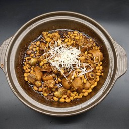 คากิตุ๋นถั่ว 黄豆焖猪蹄肉