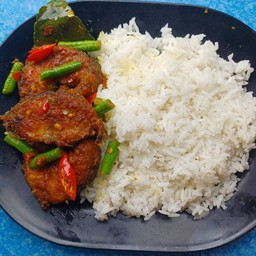 ข้าว+พริกแกงปลาดุกทอดกรอบ