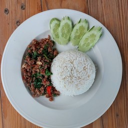 ข้าวราดกะเพราเนื้อสับ