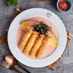 ข้าวห่อไข่หน้ากุ้งทอดราดซอสครีมเมนไทโกะ