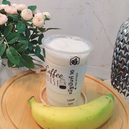 Banana smoothie, fresh milk, yogurt สมูทตี้กล้วยหอม ,นมสด ,โยเกิร์ต (เลือกได้ตามใจ )