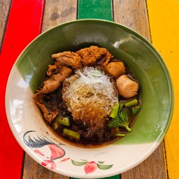 ก๋วยเตี๋ยว น้ำใส แห้ง เนื้อ