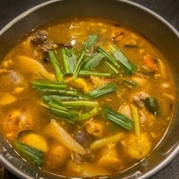 ต้มยำไก่ใบมะขามอ่อน+ไข่อ่อน