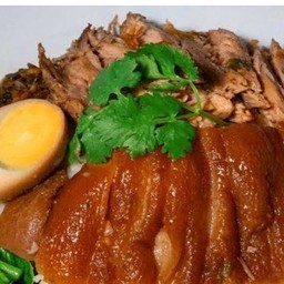 ขาหมูเป็นกับข้าว