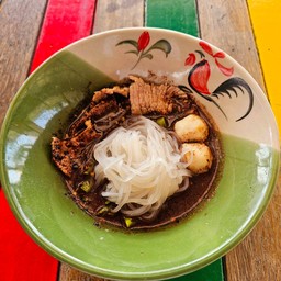 ก๋วยเตี๋ยวเนื้อพิเศษ อร่อยเด็ดเผ็ดแซ่บ สูตรต้นตำหรับ ป.ประทีป