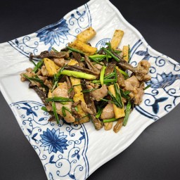 เห็ดเขากวางผัดเต้าหู้ 鹿茸菇炒豆腐