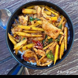 กะเพราหน่อไม้