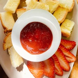 สตรอว์เบอร์รี่โทสต์ / Strawberry Jam Toast