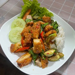 ข้าวไก่ทอดผัดเขียวหวาน