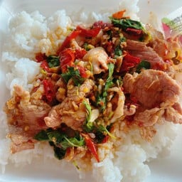 กะเพราหมูชิ้น