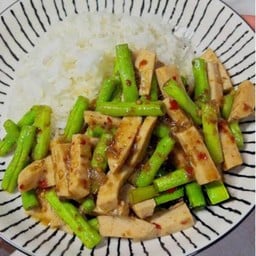 ข้าว หมูยอผัดพริกแกง