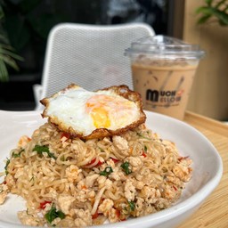 มาม่ากะเพรา+กาแฟเย็น