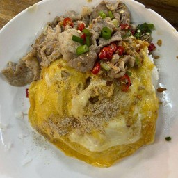 ข้าวพริกเกลือกหมูไข่ข้น
