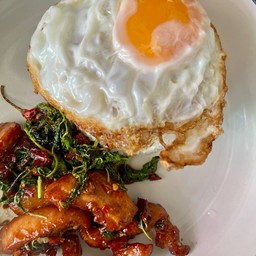 ข้าวกะเพราคอหมูทอดผัดแห้ง รสจัดเท่านั้น!!!