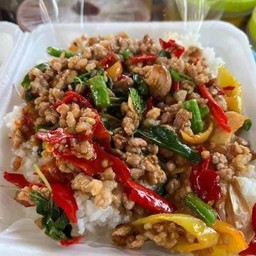 ข้าวราดกระเพราะหมูสับ