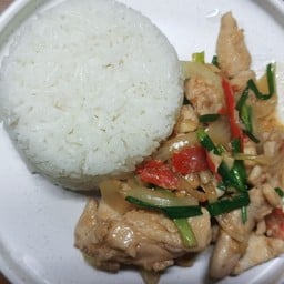 ไก่ผัดพริกสดราดข้าว+ไข่ดาวเหรอไข่เจียว