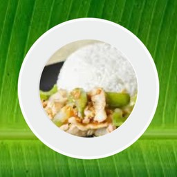 ไก่ชิ้นผัดพริกหยวก