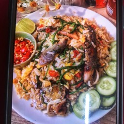 ข้าวผัดปลาทูชะอม