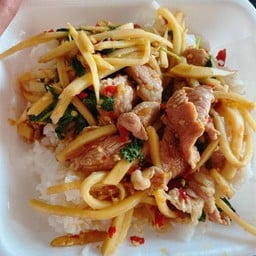 ผัดหน่อไม้หมูชิ้น