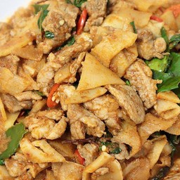 ข้าวหน้าผัดพริกแกงหน่อไม้ดองหมูชิ้น