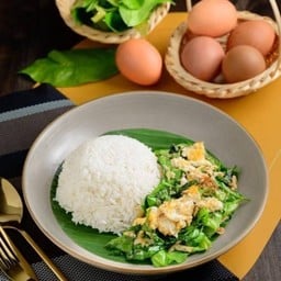 ใบเหลียงผัดไข่ (ราดข้าว)