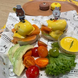 Brown & Friends CAFE & BRISTO