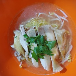 บะหมี่น้ำใสไก่ต้ม