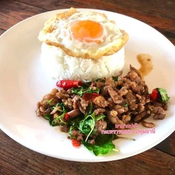 ข้าว กะเพราเนื้อไข่ดาว