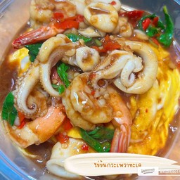 กระเพราทะเลรวม + ไข่ข้น