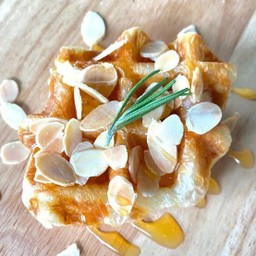 Mini ครอฟเฟิล คาราเมล อัลมอนด์