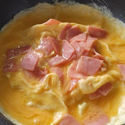 ข้าวไข่ข้นแฮม