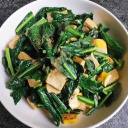 ข้าวเต้าหู้ผัดผักเคล