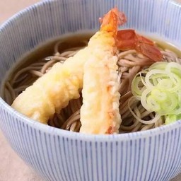 Soba-Hot-Tempura2P-200g โซบะร้อนกุ้งเทมปุระ 2 ตัว 温かいえび天そば200