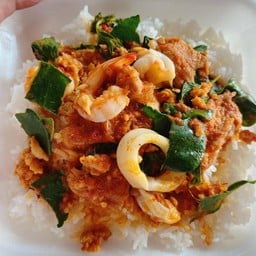 ข้าวผัดพริกแกงรวม (ไม่ใส่ถั่วฝักยาว)