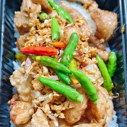 ข้าวหมู + ไก่ ทอดเทียมพริกขี้หนูสด