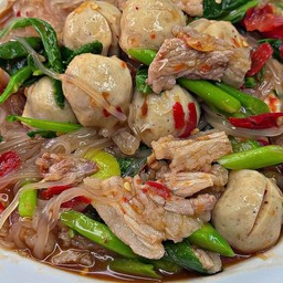 ตำก๋วยเตี๋ยวเส้นเล็กหมูสามชั้นสไลด์