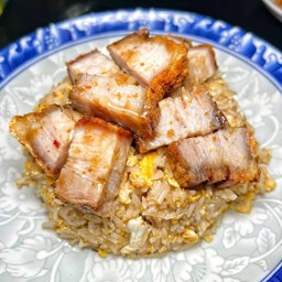 ข้าวผัดหมูกรอบ
