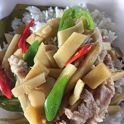 หมูผัดหน่อไม้พริกสด